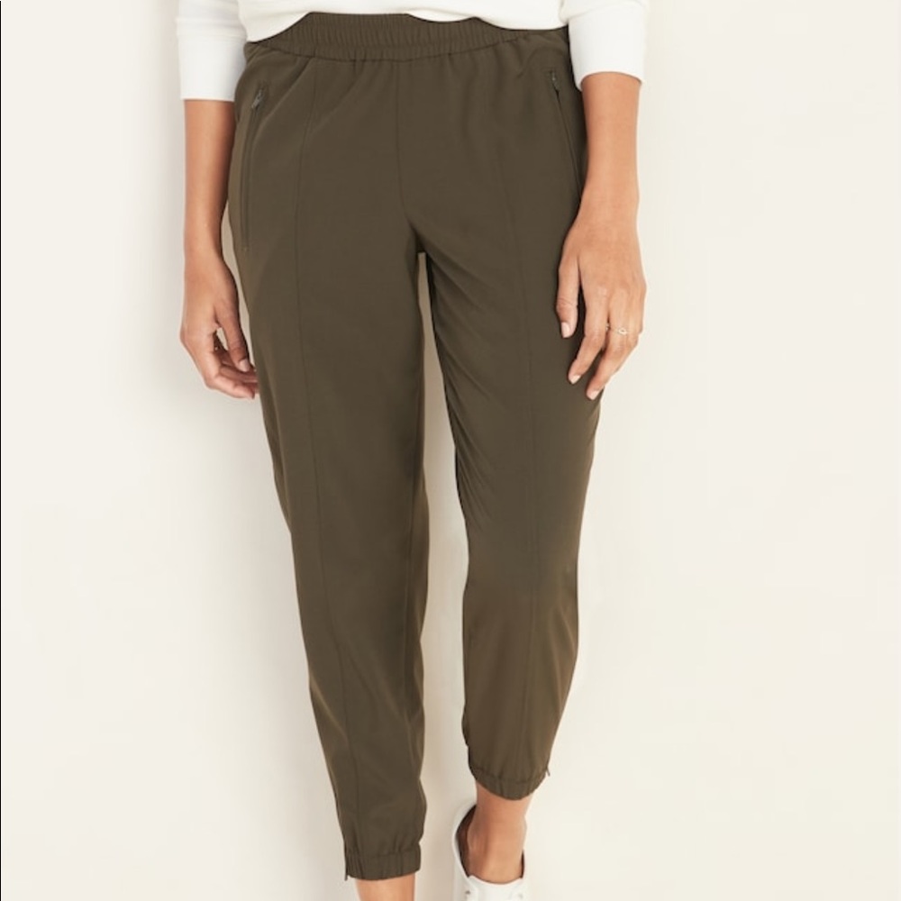 Old Navy size L Joggers in Ancient Forest